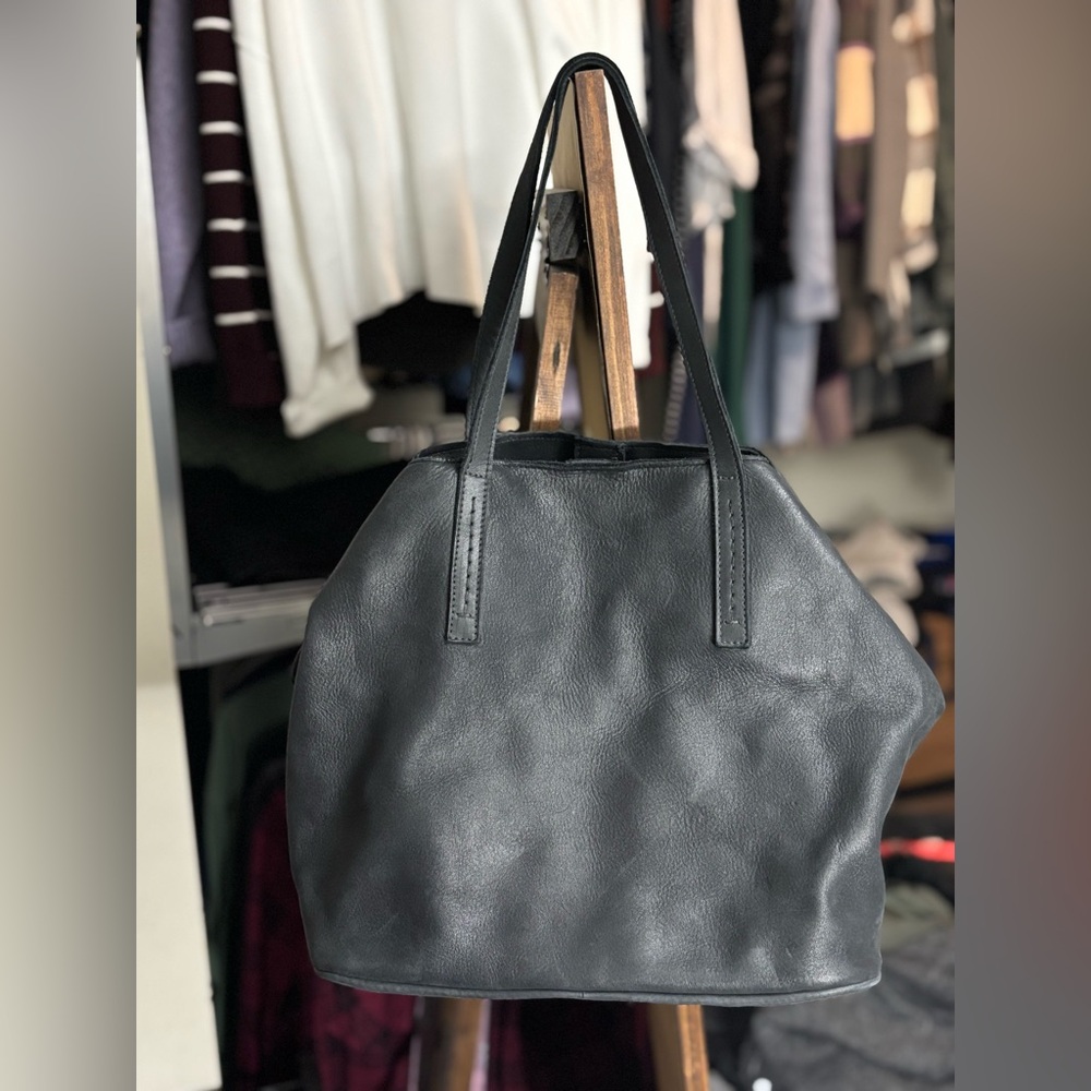 Elegant Black Amelia Leather Tote Bag